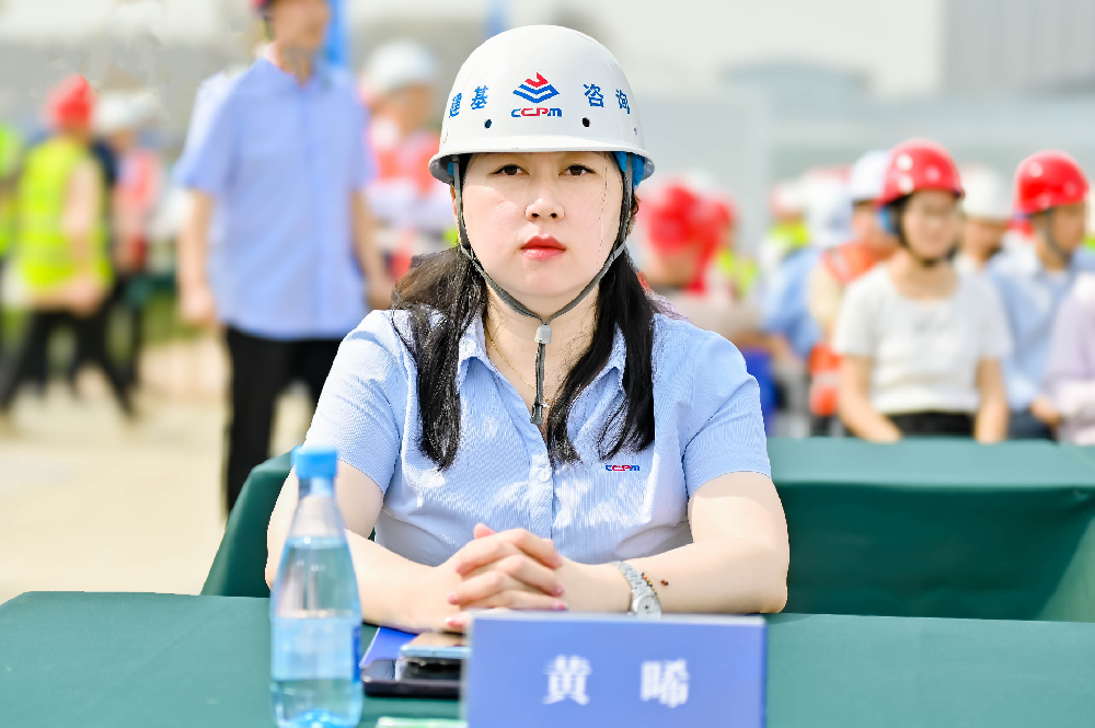 公司董事長(cháng)黃晞女士出席2025 年全省住建系統“安全生產(chǎn)月”啟動(dòng)儀式暨“智建領(lǐng)航 安全筑基”觀(guān)摩會(huì )